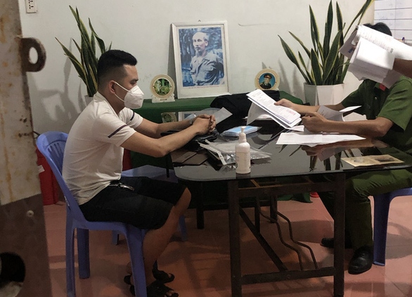 Dùng giấy đi đường giả ghi "đón con dâu nguyên Chủ tịch Quốc hội"